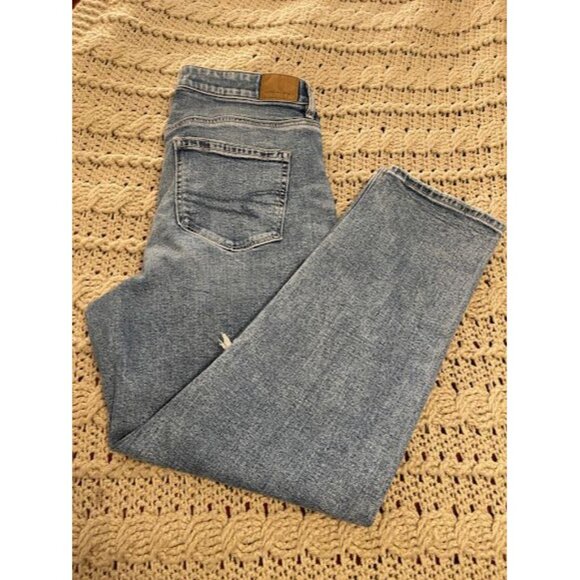 American Eagle Straight Mom Jean Distressed Light‎ Wash Pants Women's Size 10S - Picture 14 of 14